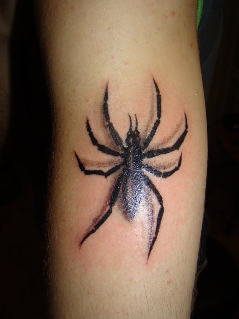 小腿黑色的蜘蛛纹身图案