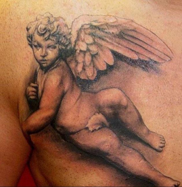 男性胸部可爱的小天使纹身图案