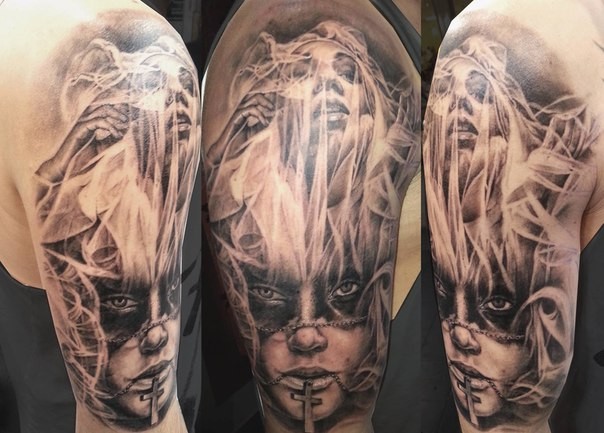 大臂黑灰个性女人肖像与幽灵纹身图案