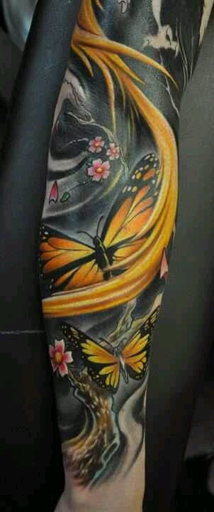 小臂黄色的蝴蝶纹身图案