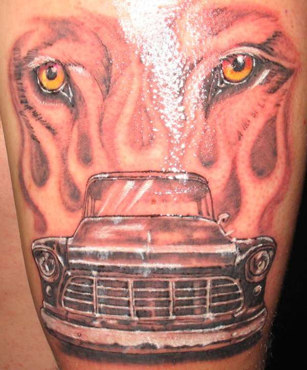 汽车与狼眼睛纹身图案
