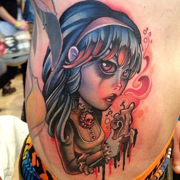 腰部可爱的卡通小巫婆与蜡烛纹身图案