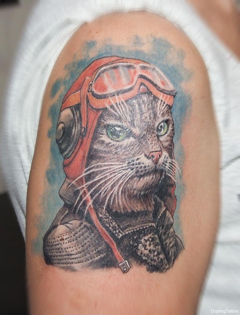 手臂彩色猫飞行员纹身图案