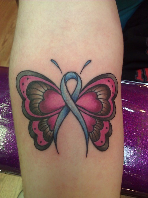 简单的粉红色蝴蝶翅膀与丝带纹身图案
