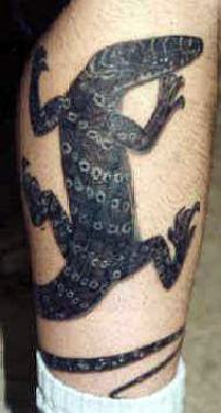 写实的黑色爬行动物纹身图案