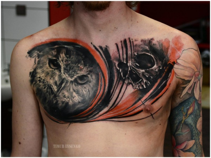 胸部华丽逼真的黑白猫头鹰与骷髅纹身图案