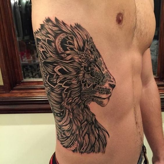 侧肋难以置信的黑白部落狮子纹身图案