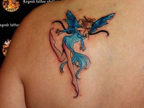 背部跳舞的蓝色精灵纹身图案