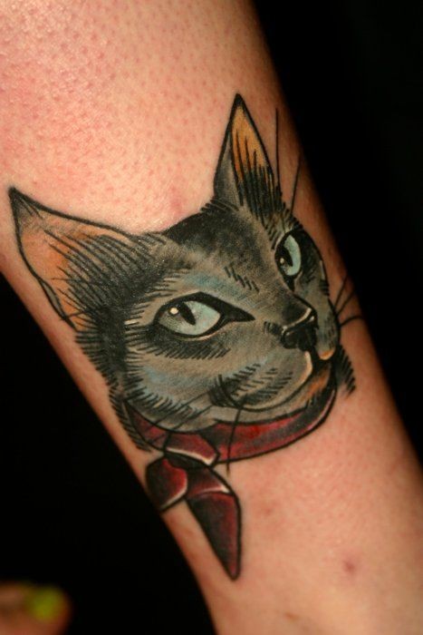 红围巾的黑猫纹身图案