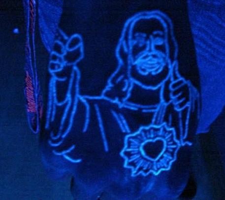 手背荧光耶稣纹身图案