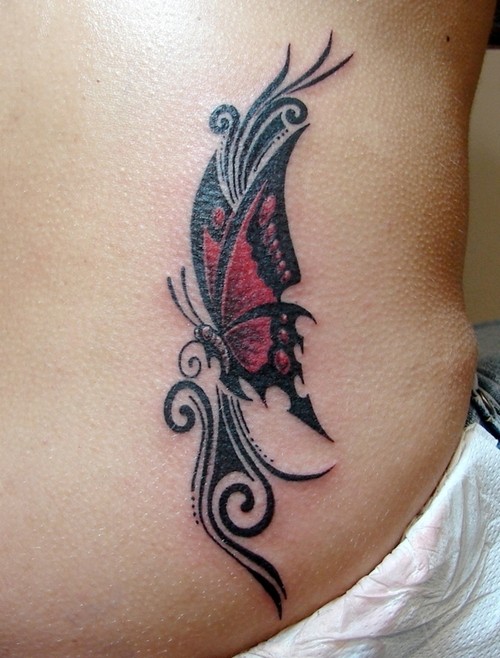 红色的蝴蝶与图腾纹身图案