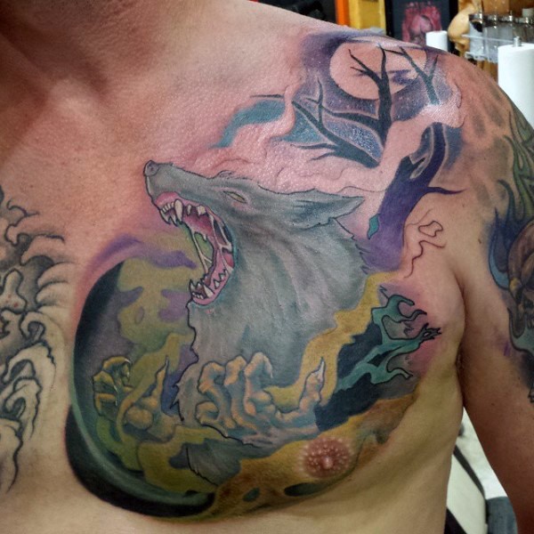 狼人和阴森的烟雾彩色胸部纹身图案