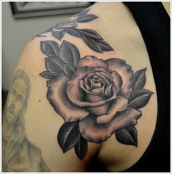令人印象深刻的黑灰玫瑰背部纹身图案