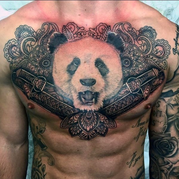 胸部熊猫头像匕首和梵花纹身图案