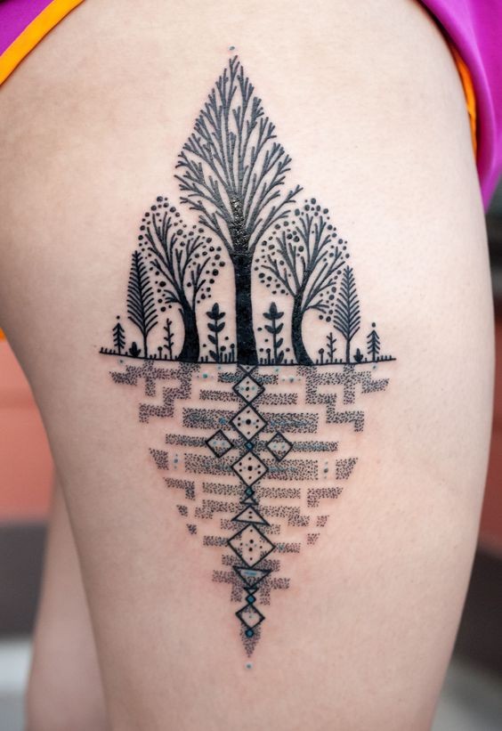 大腿黑色树纹身与点刺几何饰品纹身图案