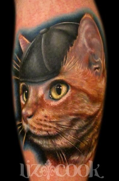 一只猫戴着帽子纹身图案