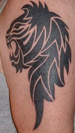 黑色部落狮子纹身图案