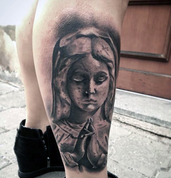 小腿石雕风格黑色女人雕像纹身图案