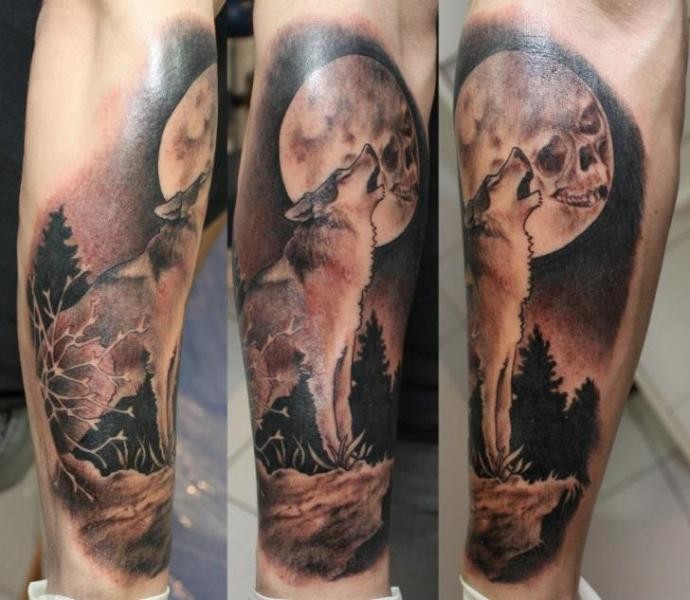手臂黑灰风格狼与月亮纹身图案