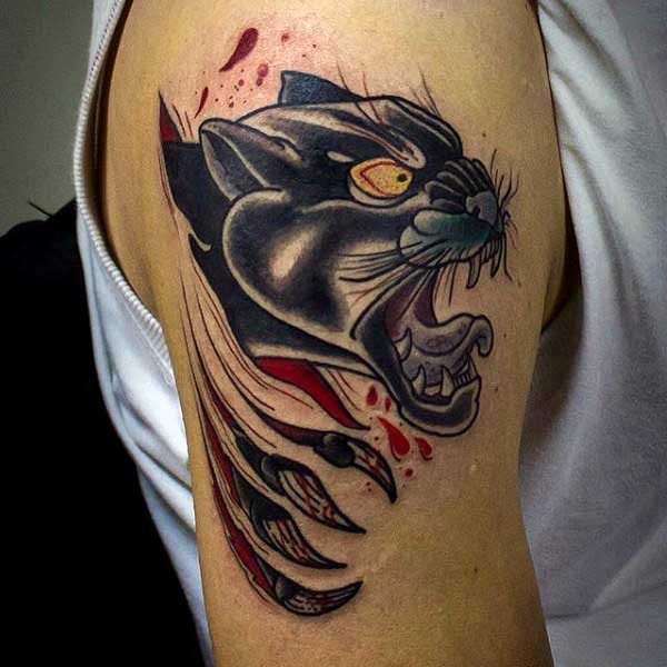 大臂卡通风格彩色黑豹和利爪纹身图案