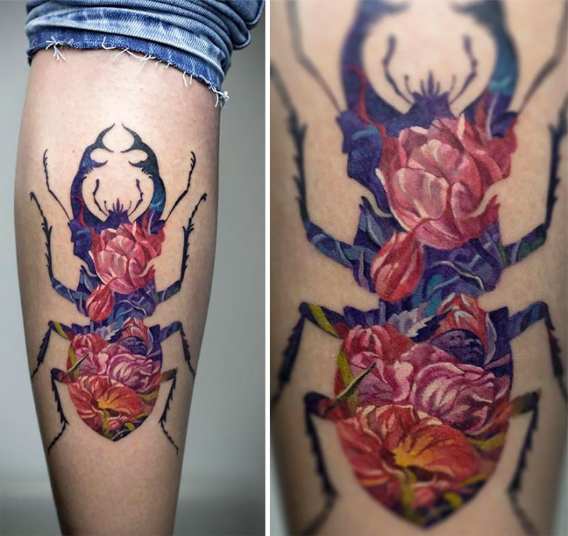 小腿彩色甲虫轮廓与鲜花纹身图案