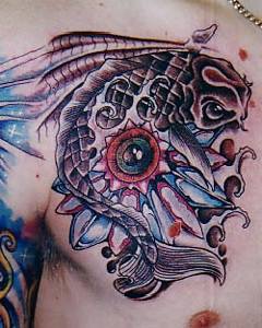 胸部鲤鱼和眼睛纹身图案