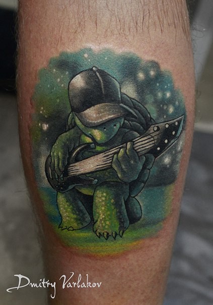 小腿有趣的卡通乌龟玩电吉他纹身图案