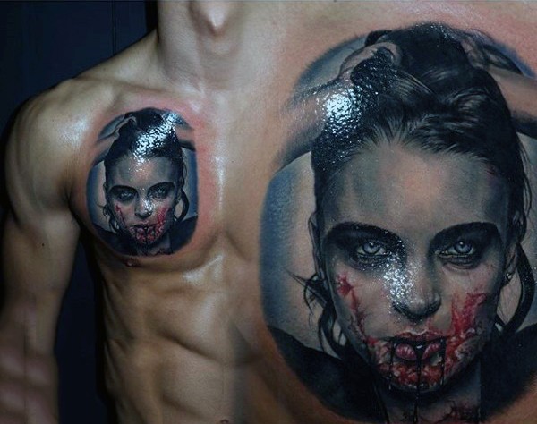 胸部逼真的彩色吸血鬼纹身图案