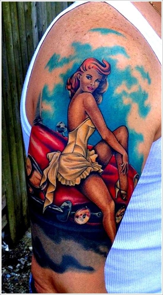 大臂性感女郎和红色汽车纹身图案