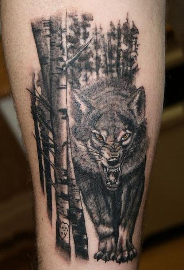 腿部黑灰愤怒的狼和森林纹身图案
