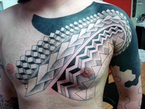 肩部和胸部简单的黑白几何纹身图案