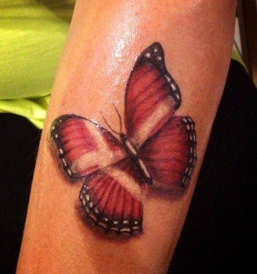 红色写实的蝴蝶纹身图案