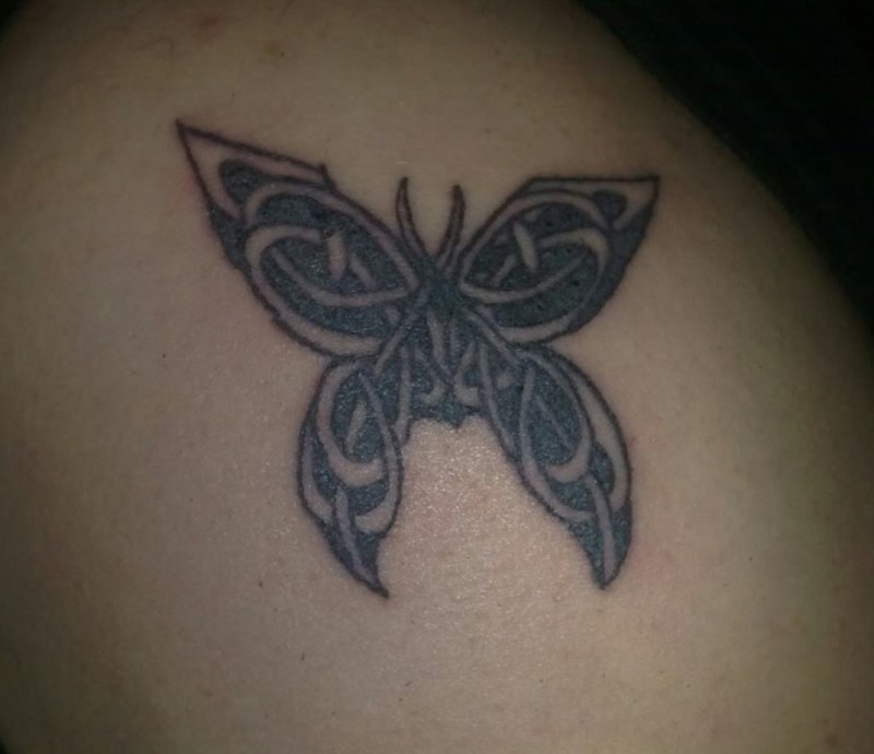 凯尔特结组合的蝴蝶纹身图案