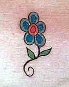 简约的蓝色花朵纹身图案