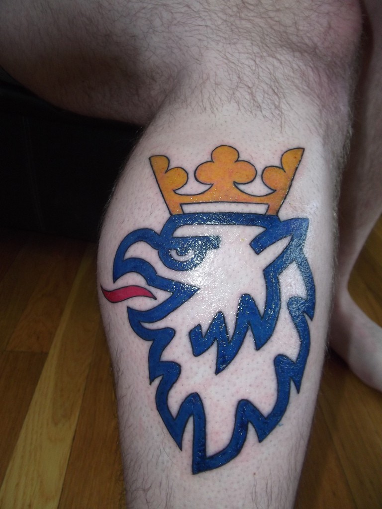 蓝色的格里芬冠神兽纹身图案