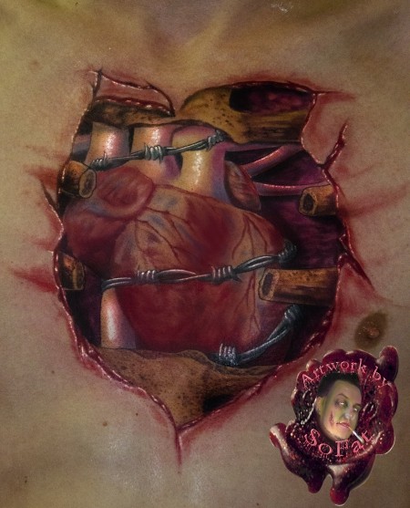 胸部写实风格彩色碎骨与心脏纹身图案