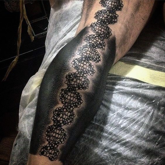 小腿可爱设计的黑白DNA符号纹身图案