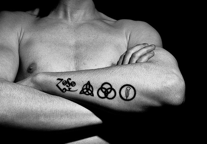 小臂经典黑色部落符号纹身图案