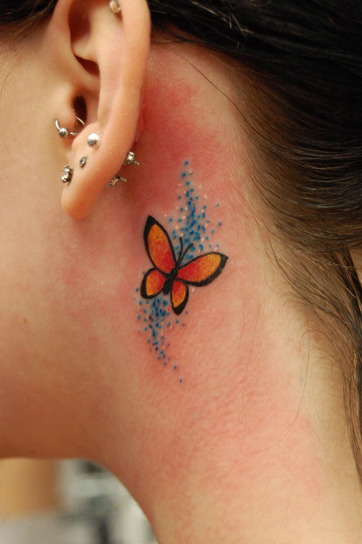 耳朵后面的小蝴蝶纹身图案