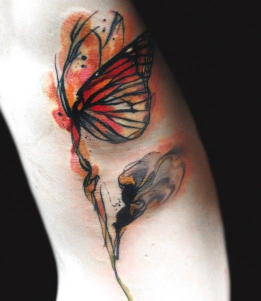 水彩画花蕊与蝴蝶纹身图案