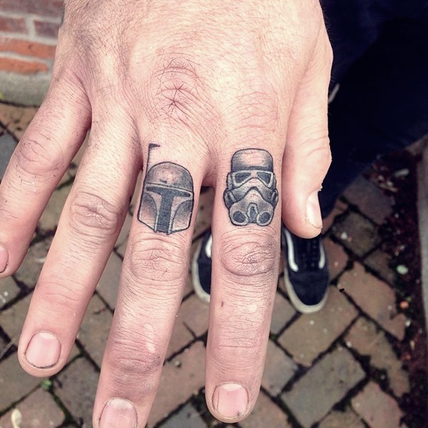 手指简单的黑色星球大战士兵头盔纹身图案
