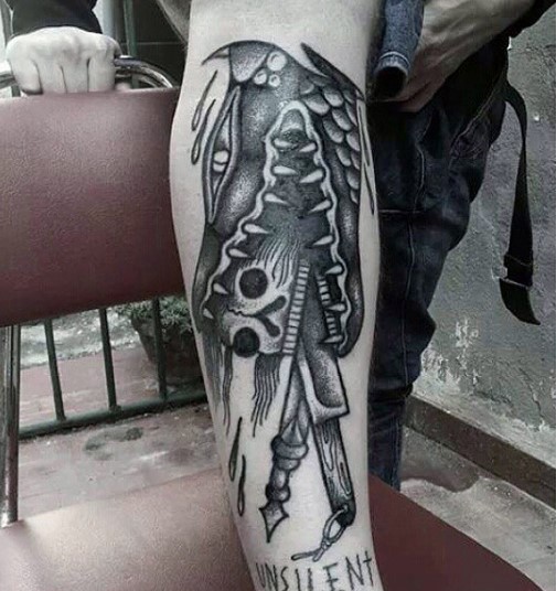 有趣的黑灰鳄鱼骷髅和匕首纹身图案