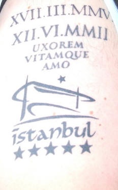 黑色五角星与字母纹身图案