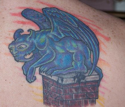 烟囱和蓝色怪兽纹身图案