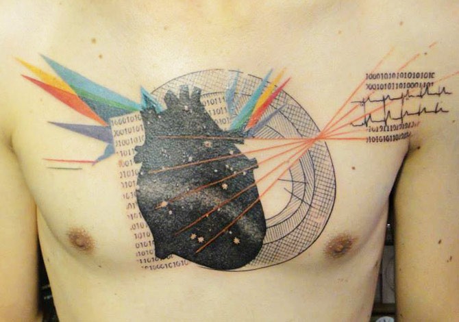 胸部超现实主义风格的彩色心脏字母几何纹身图案