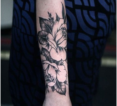黑色花朵小臂纹身图案