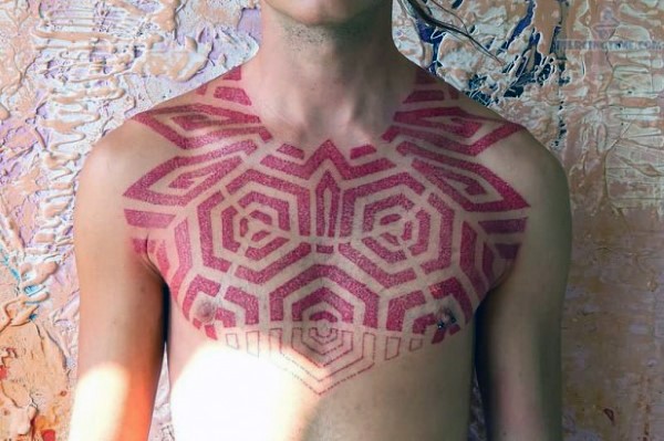 胸部有趣的红色饰品纹身图案