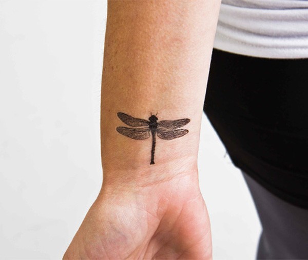 手腕小清新黑灰蜻蜓纹身图案