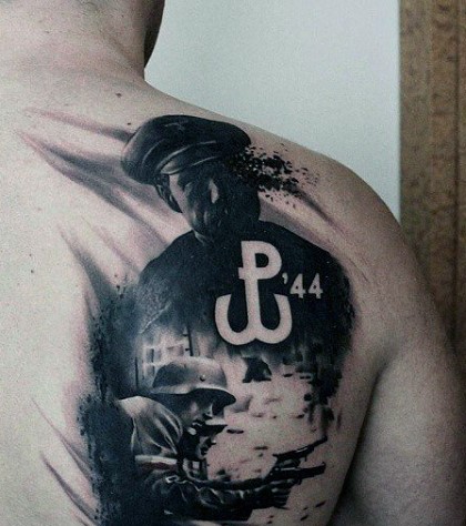 背部写实的世界大战士兵黑白纹身图案