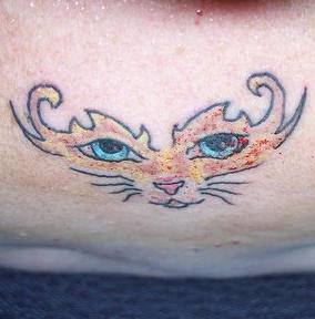 彩色的猫咪面具纹身图案